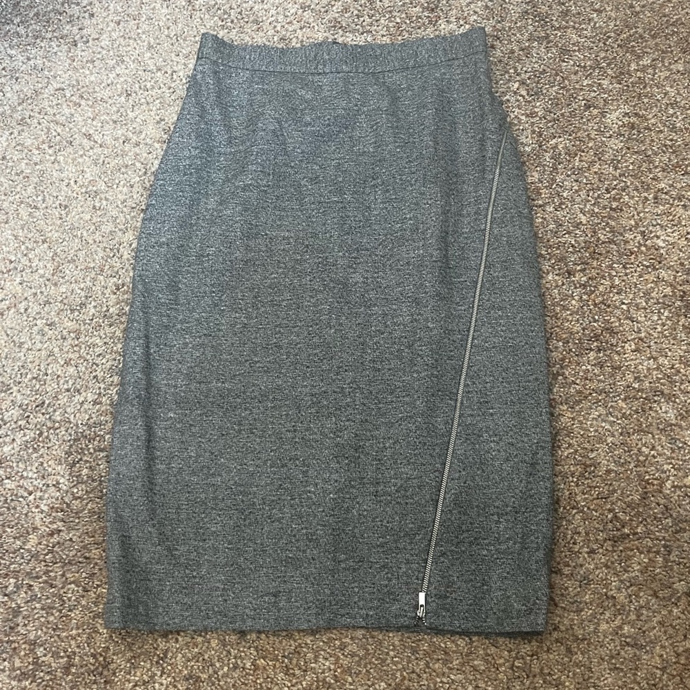 EUC - Banana Republic - Grey Skirt with side zipper - Womans Size 8